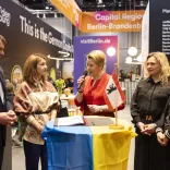 Burkhard Kieker (visitBerlin), Marianna Oleskiv (Vorsitzende der State Agency Tourism Development Ukraine), Franziska Giffey (Senatorin für Wirtschaft), Maryna Radova (Kyiv state administration tourism), Sabine Wendt (visitBerlin)