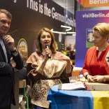 Burkhard Kieker (visitBerlin), Marianna Oleskiv (Vorsitzende der State Agency Tourism Development Ukraine), Franziska Giffey (Senatorin für Wirtschaft, Energie, Betriebe)
