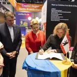 Marianna Oleskiv (State Agency Tourism Development Ukraine), Burkhard Kieker (visitBerlin), Franziska Giffey (Senatorin für Wirtschaft), Maryna Radova (Kyiv state administration for tourism), Sabine Wendt (visitBerlin)