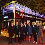Berlin übergibt umgebauten BVG-Doppeldeckerbus an Kiew