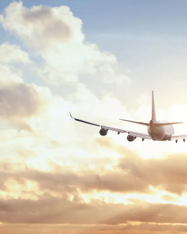Flugzeug am Himmel