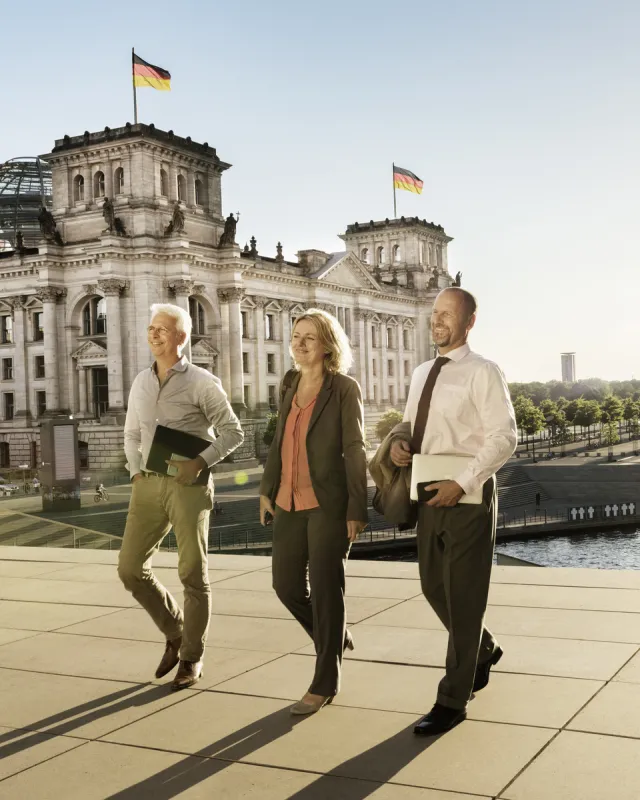 Geschäftsleute im Regierungsviertel 