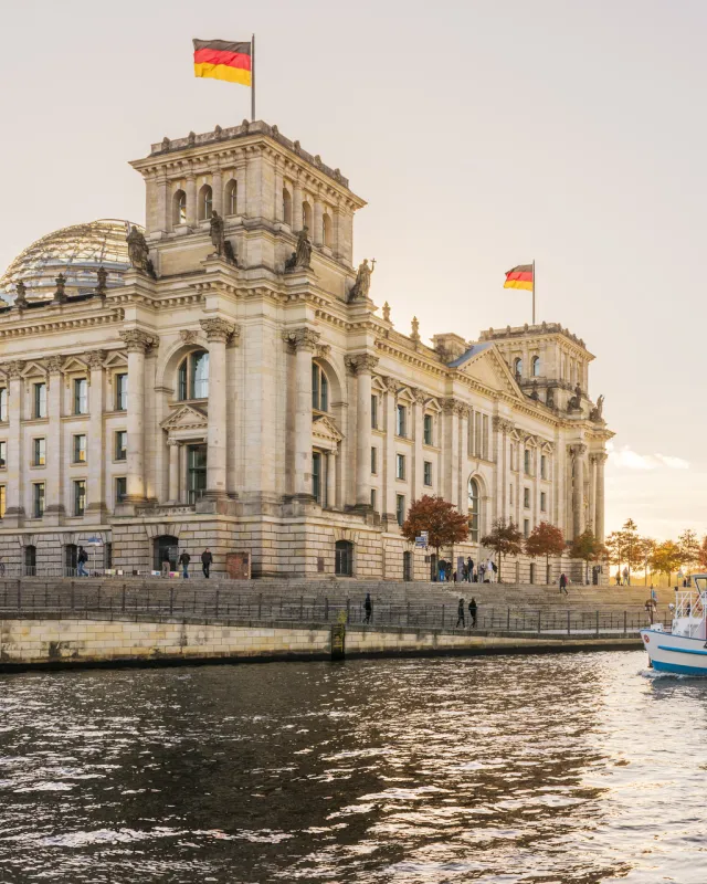 Ausflugsboot auf der Spree