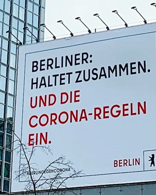 Corona-Moiv am Alexanderplatz