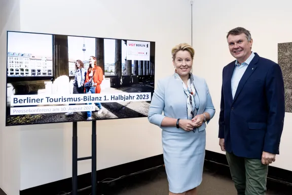 Senator for Economic Affairs Franziska Giffey and visitBerlin CEO Burkhard Kieker present the tourism statistics for the first half of 2023