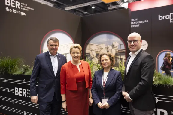 Pressetermin "easyJet stockt Streckenangebot am BER auf" (v.l.n.r.): Burkhard Kieker (CEO visitBerlin), Franziska Giffey (Wirtschaftssenatorin Berlin), Aletta von Massenbach (CEO Flughafen BER), Stephan Erler (easyJet Deutschland)