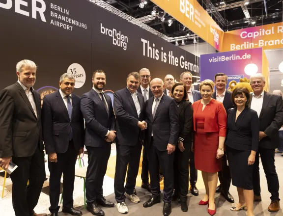 Offizieller Eröffnungsrundgang ITB 2024 zu Gast am Messestand der Metropolregion Berlin-Brandenburg 