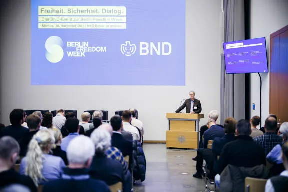 Dr. Michael von Rintelen, Leiter des Historischen Büros im BND, zur DDR-Expertise des BND, insbesondere in der Phase vor dem Mauerfall