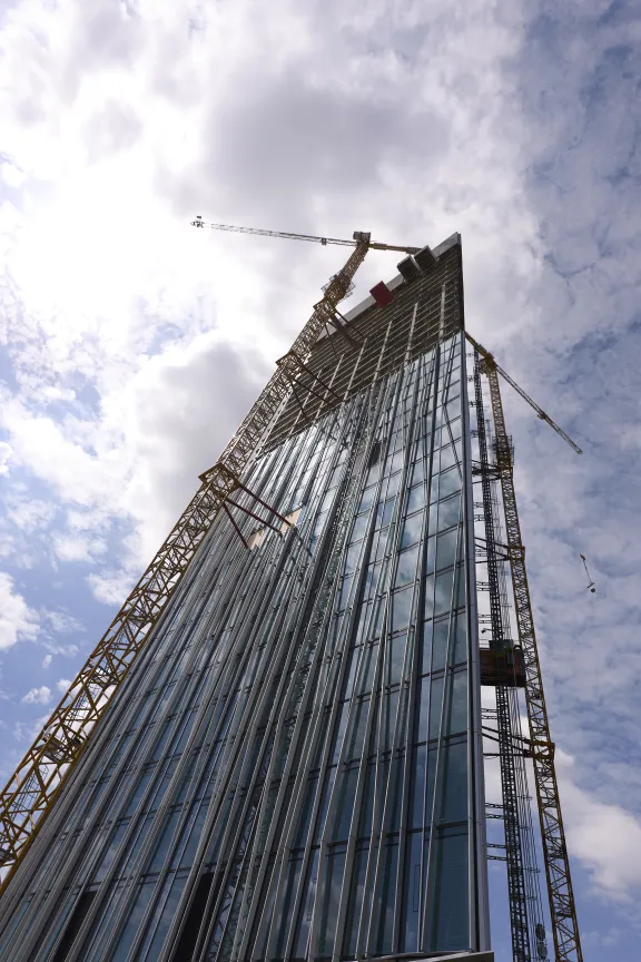 Will hoch hinaus: Der Estrel Tower wird mit 45 Etagen auf 176 Metern das höchste Hotelgebäude Deutschlands